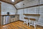 Nottely Island Retreat - Carriage House Work Bench / Kitchenette